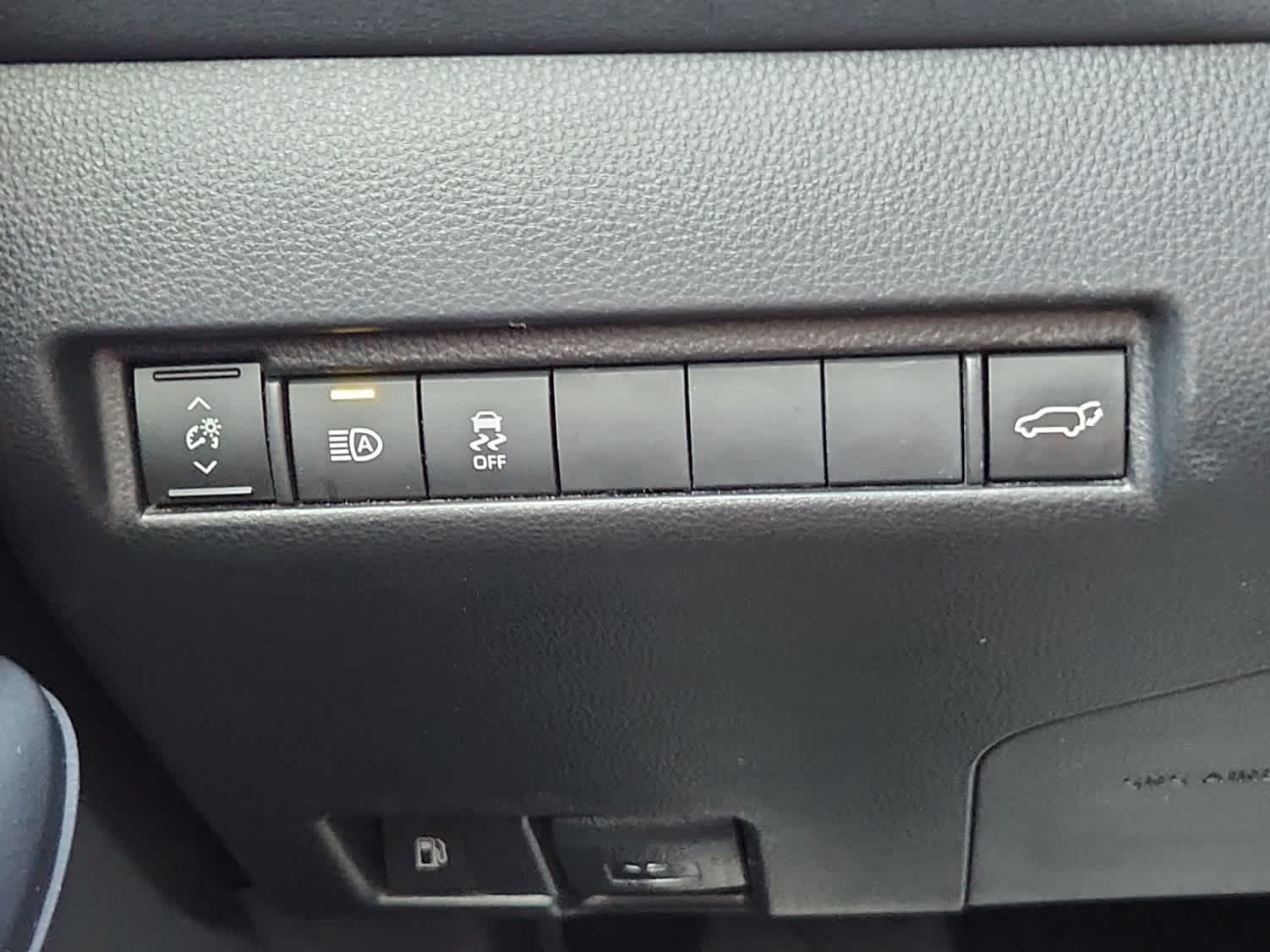 2022 Toyota Venza LE photo 16