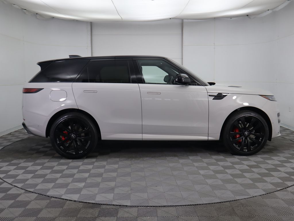 2025 Land Rover Range Rover Sport SE photo 4