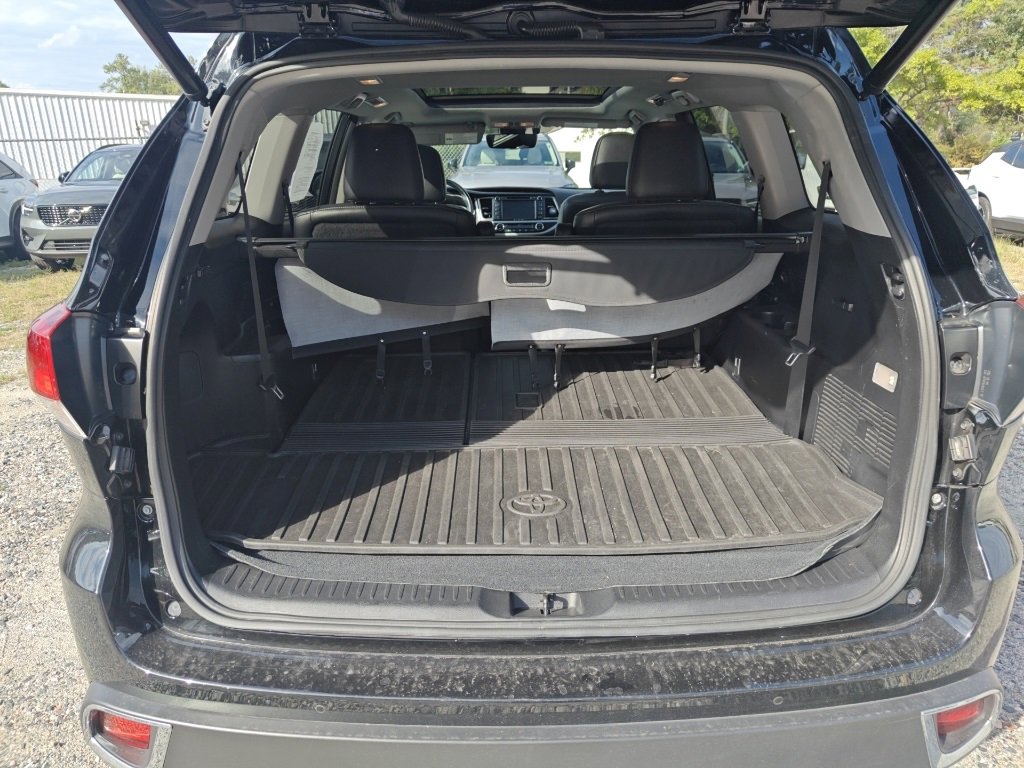 2017 Toyota Highlander Limited Platinum photo 3