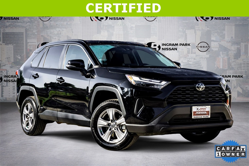 2025 Toyota RAV4 XLE's photo