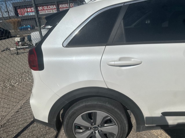 Used 2020 Snow White Pearl Kia LX image 7