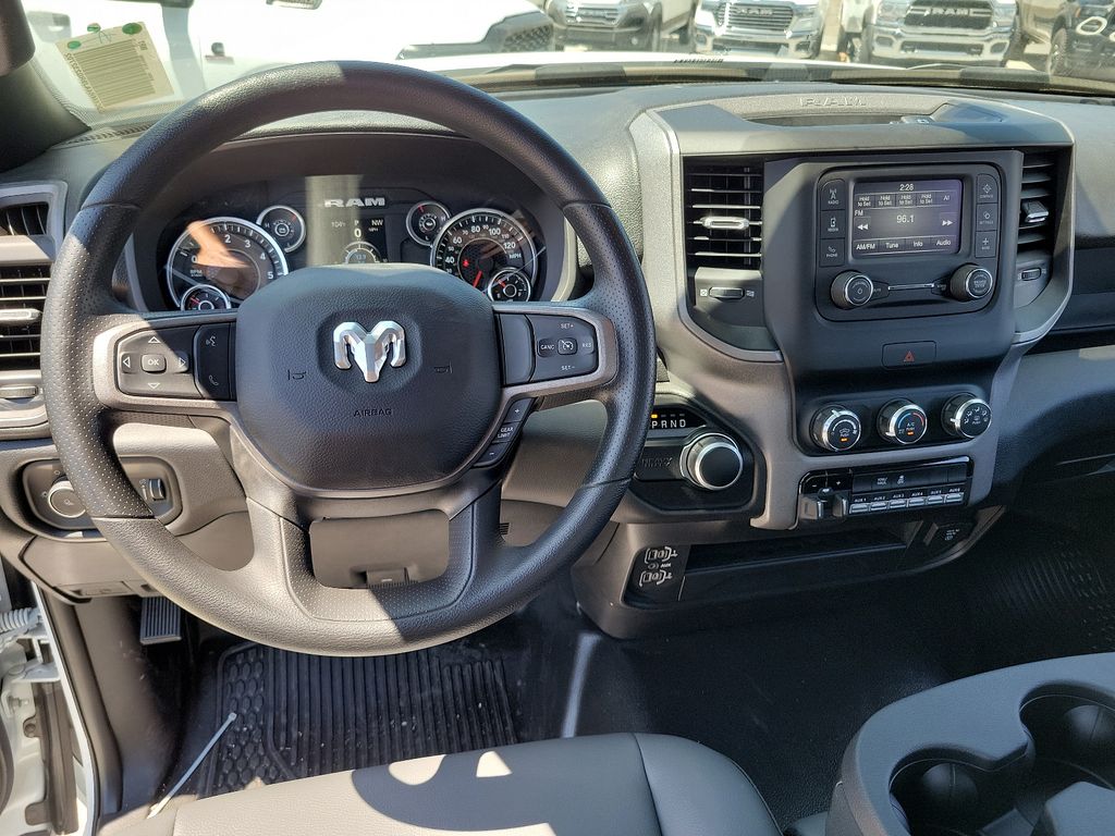 2024 Ram 2500 Tradesman photo 3