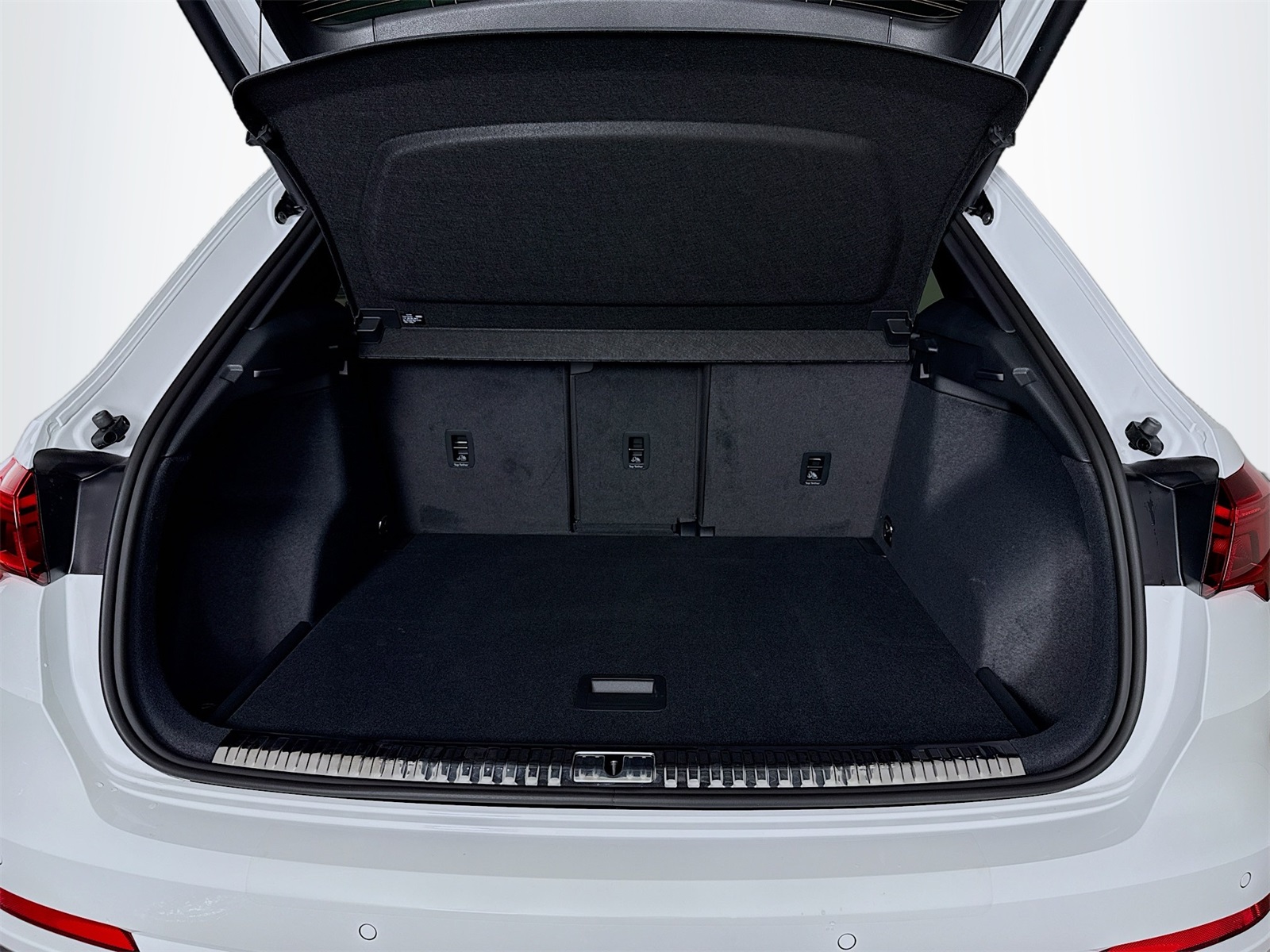 2025 Audi Q3 45 TFSI S line Premium photo 26