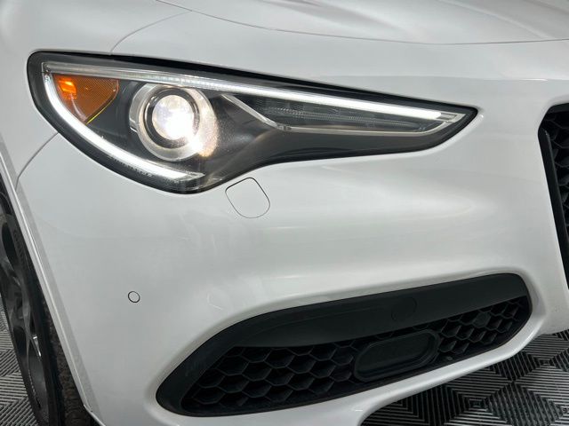 2022 Alfa Romeo Stelvio Ti Sport photo 4