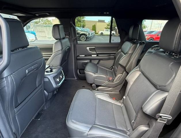 2025 Ford Expedition Platinum MAX photo 13