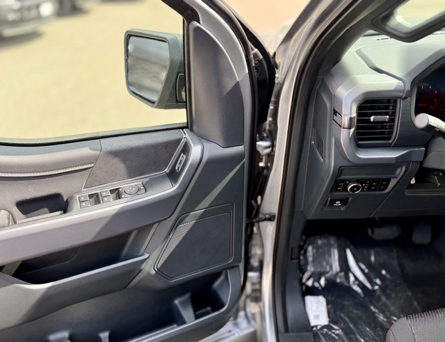 2025 Ford F-150 XLT photo 13