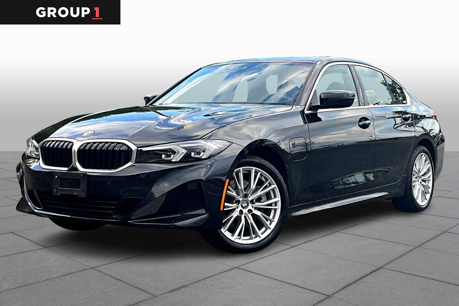 2024 BMW 3 Series 330e's photo