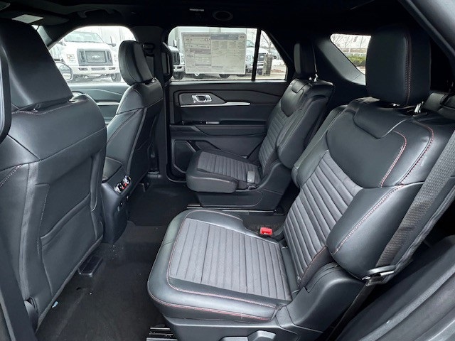 2025 Ford Explorer ST-Line photo 14