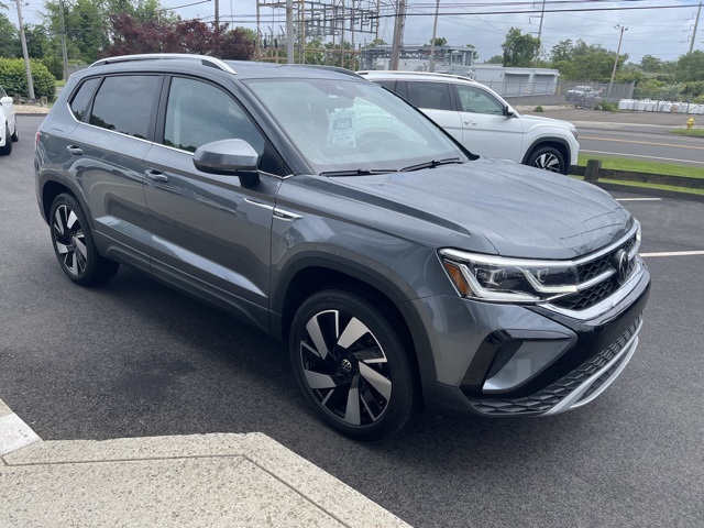 2024 Volkswagen Taos SEL photo 4