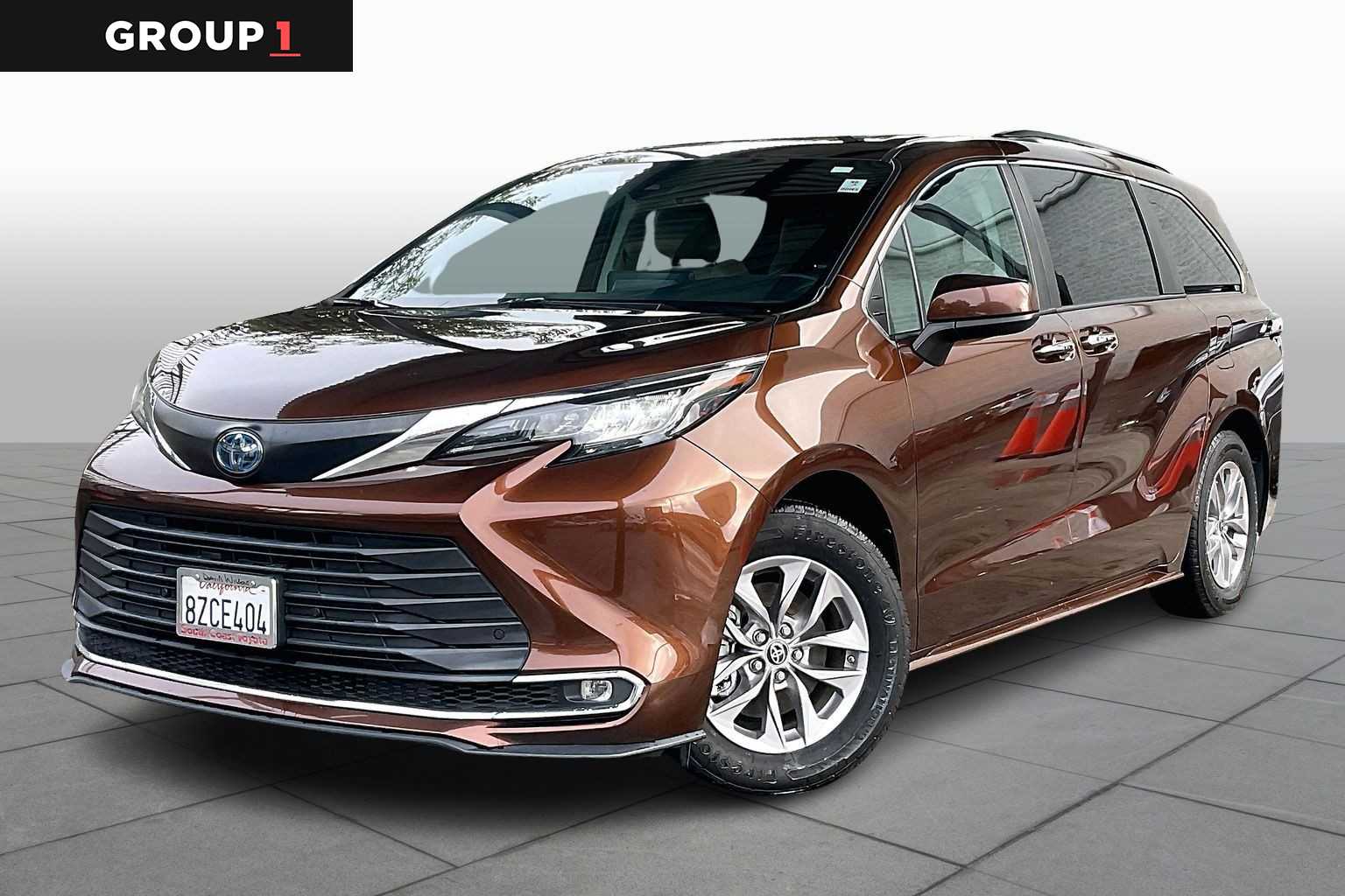 2022 Toyota Sienna XLE's photo