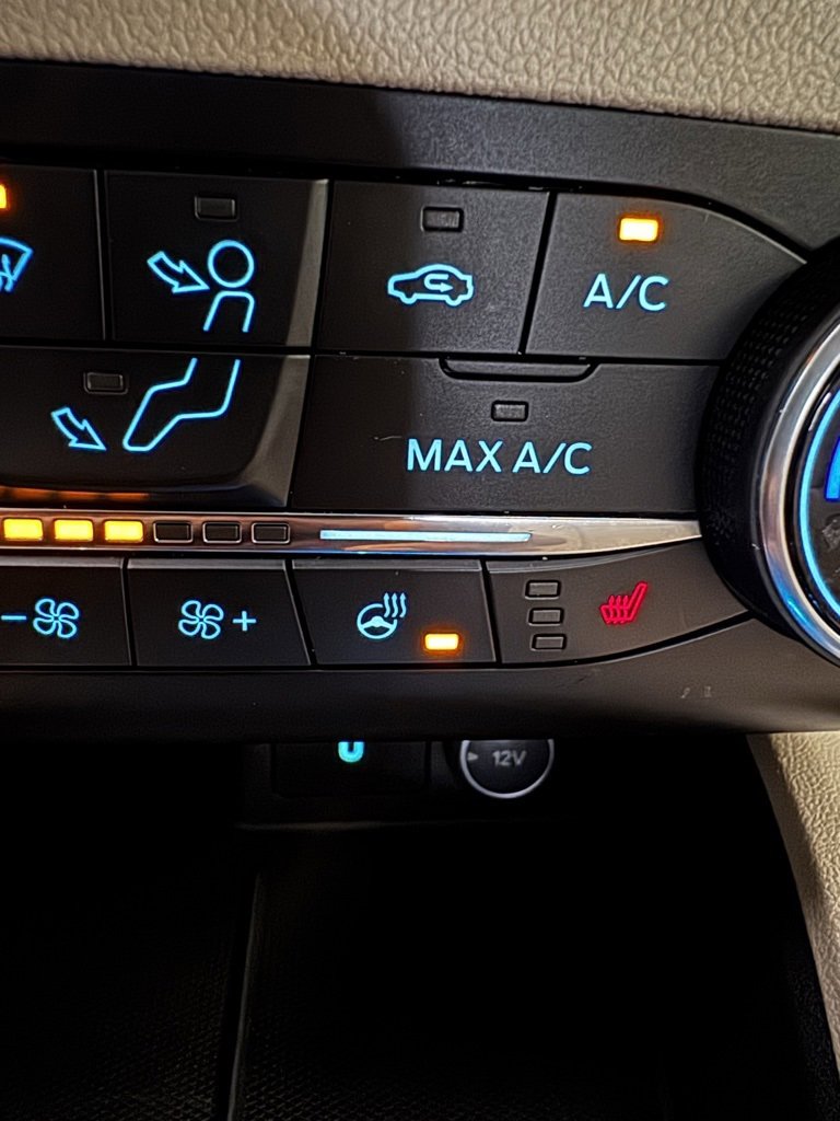 2020 Ford Escape Titanium Hybrid photo 7