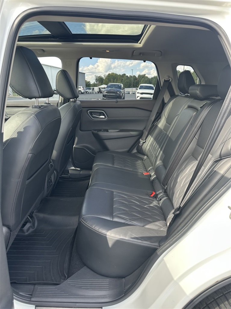 2021 Nissan Rogue Platinum photo 10