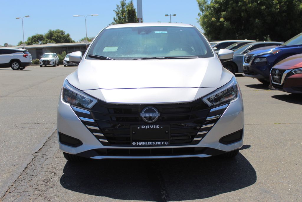 2025 Nissan Versa 1.6 SV photo 3