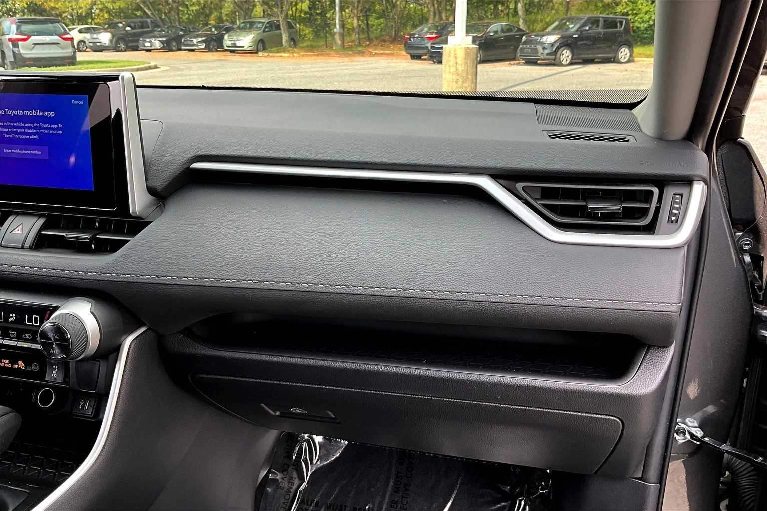 2024 Toyota RAV4 Hybrid XLE photo 16