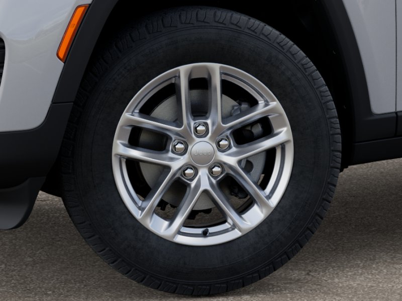 2025 Jeep Grand Cherokee Laredo X photo 2