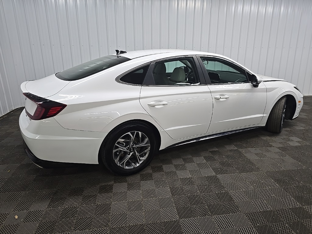 2023 Hyundai Sonata SEL photo 2