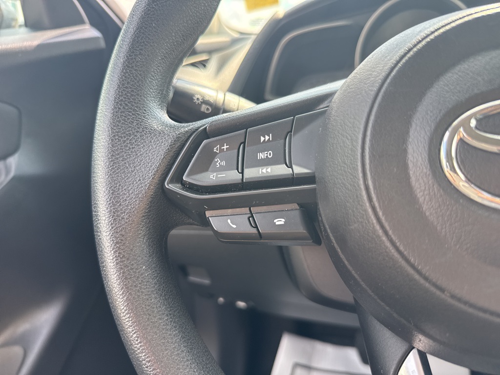 2020 Toyota Yaris LE photo 12