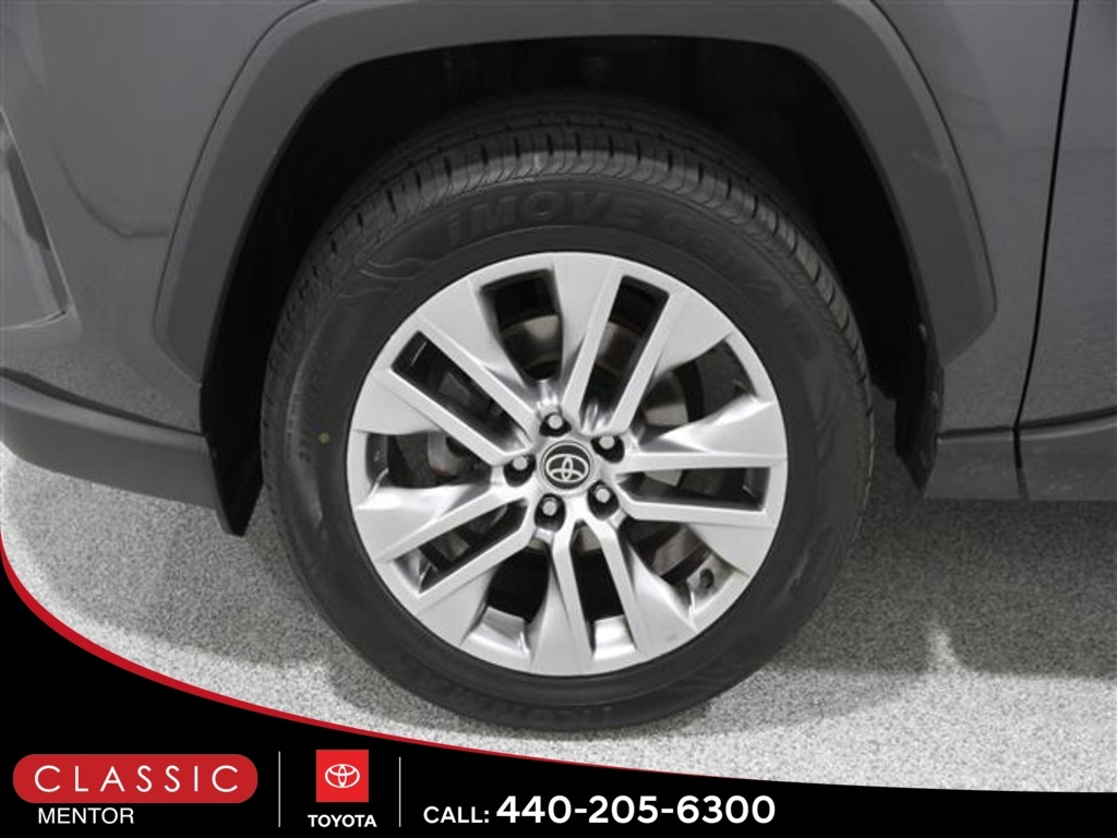 2022 Toyota RAV4 Limited photo 19