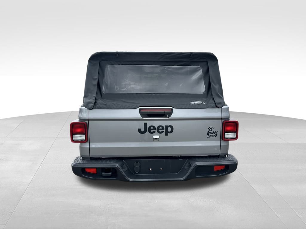 2021 Jeep Gladiator Willys photo 3
