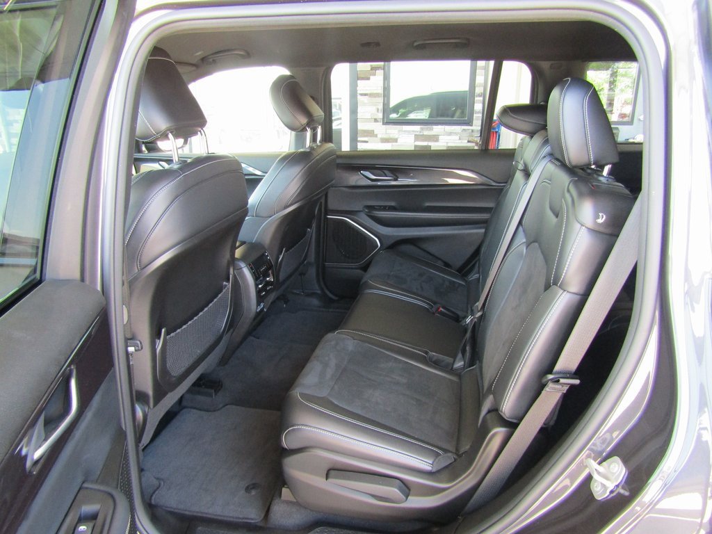 2022 Jeep Grand Cherokee Altitude photo 24
