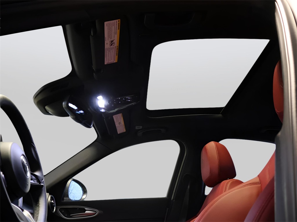 2025 Alfa Romeo Giulia Base photo 40