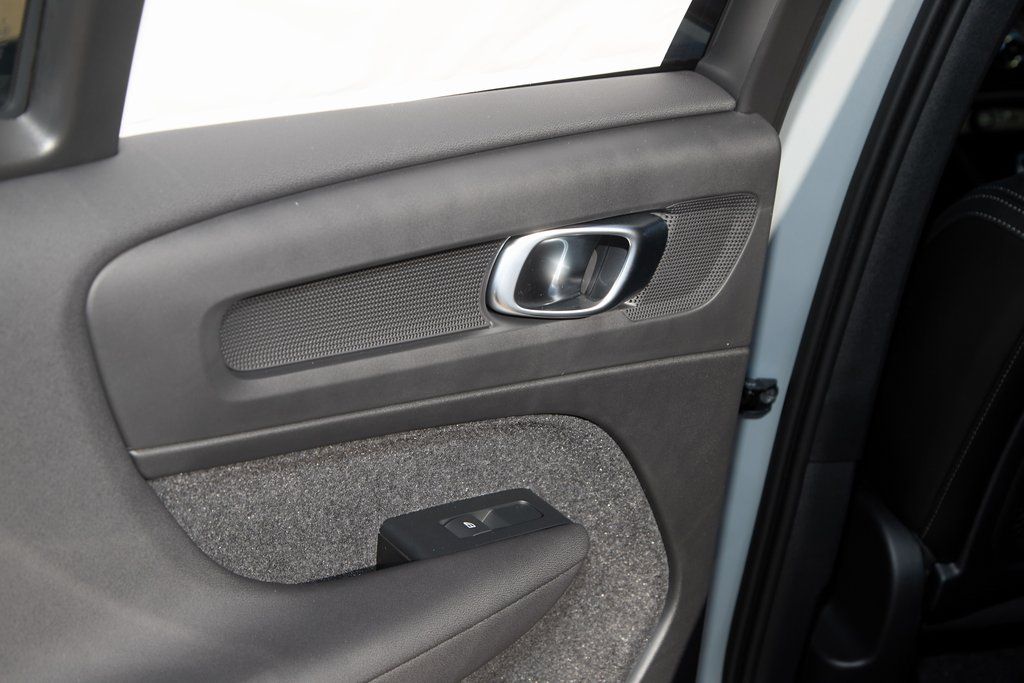 2026 VOLVO XC40 - Image 18