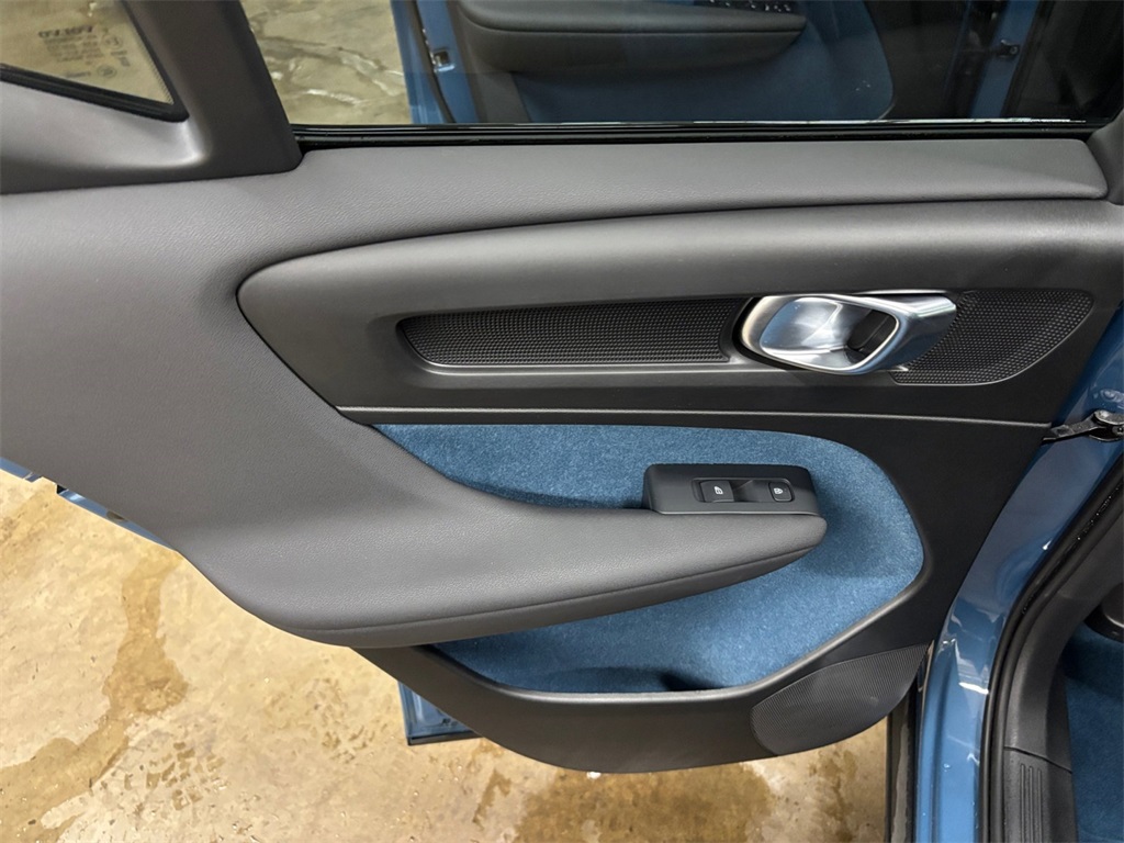 2023 Volvo XC40 Recharge Ultimate photo 12