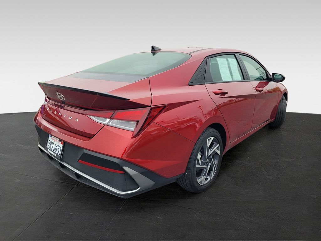 2025 Hyundai Elantra SEL Sport photo 4