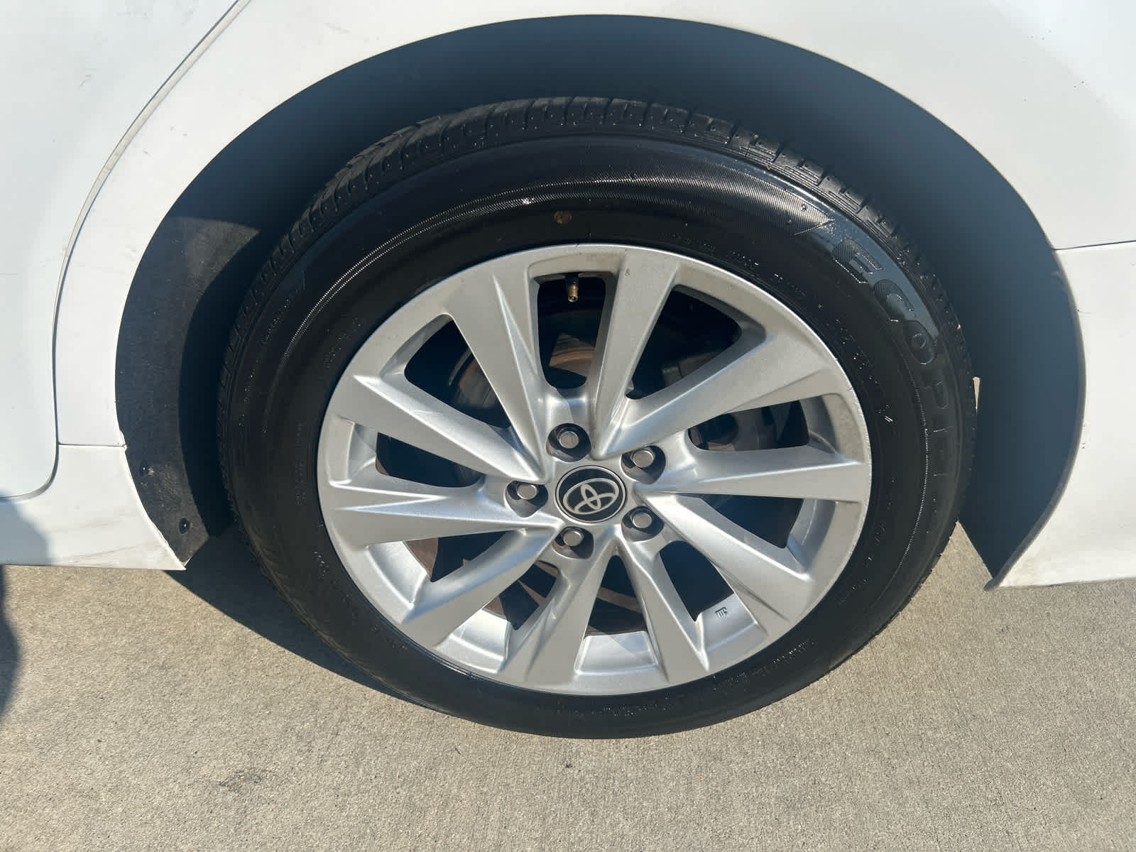 2023 Toyota Camry LE photo 4