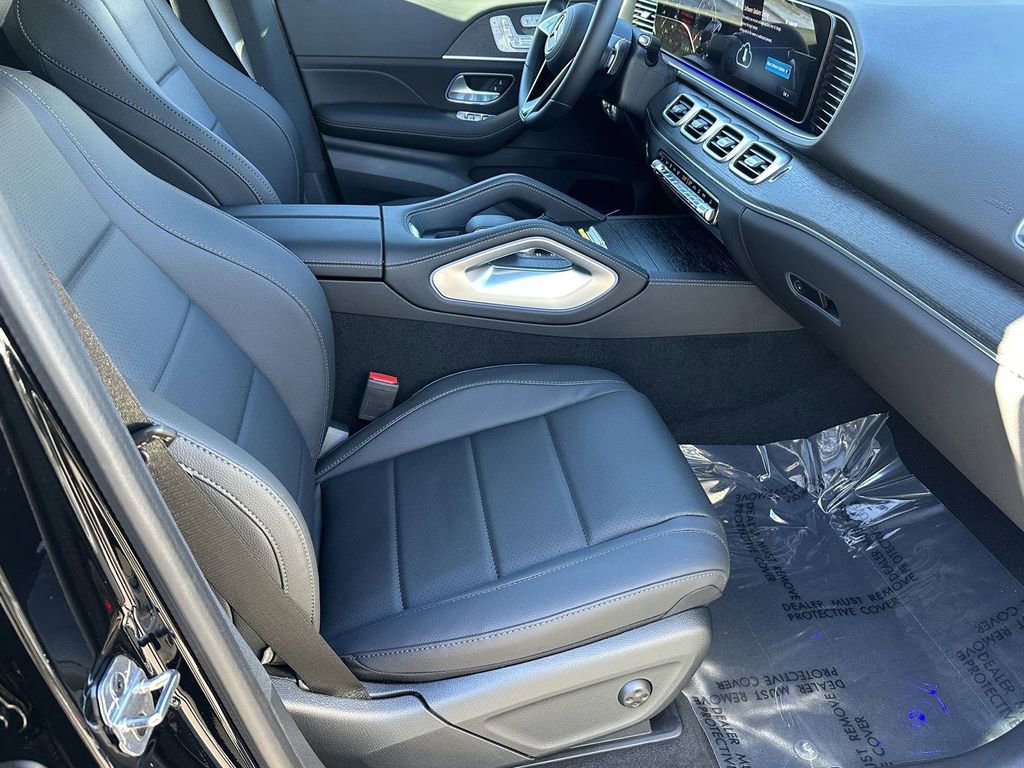2025 Mercedes Benz GLS 450 4MATIC photo 12