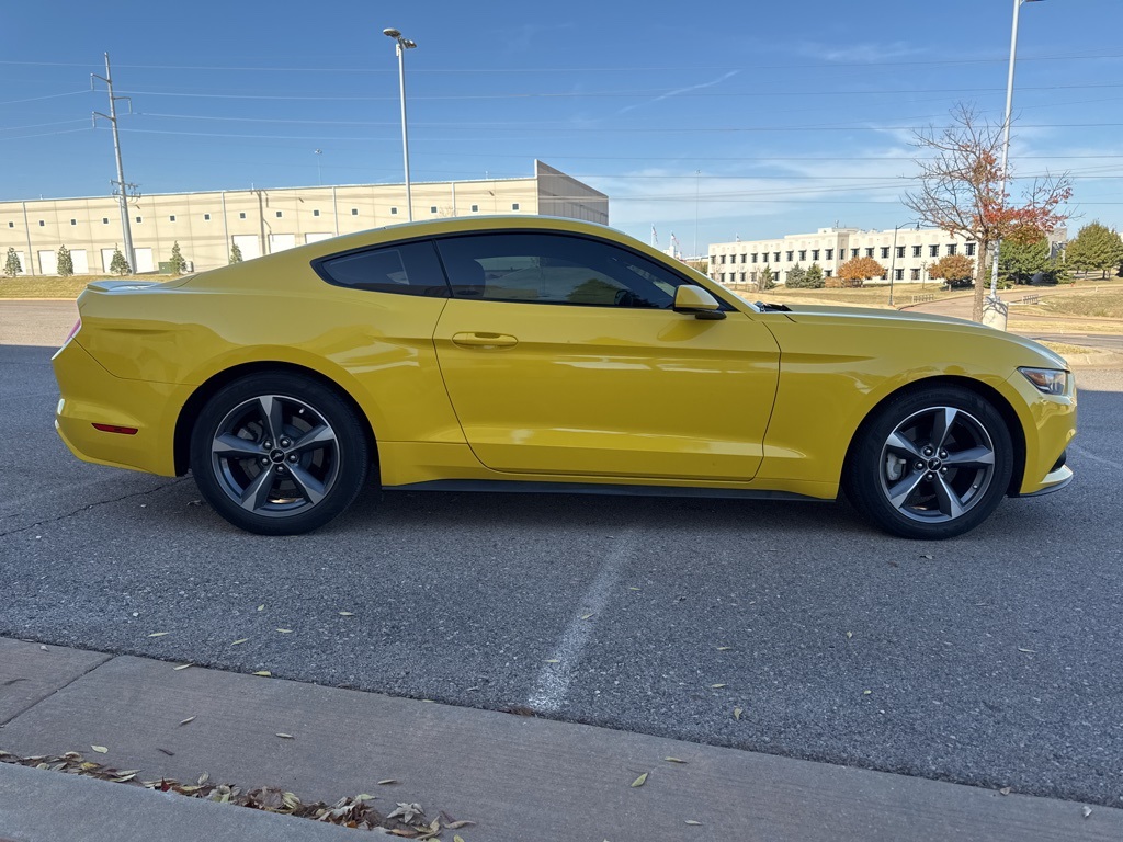 2015 Ford Mustang V6 photo 4