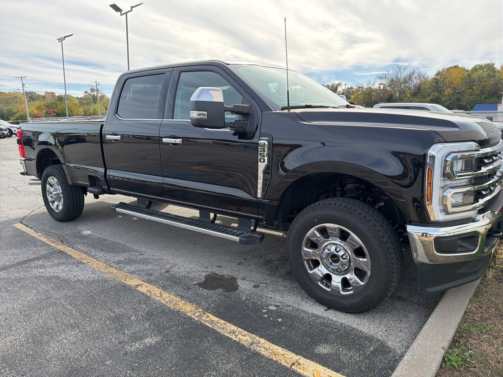 2025 Ford F-350 Lariat photo 3