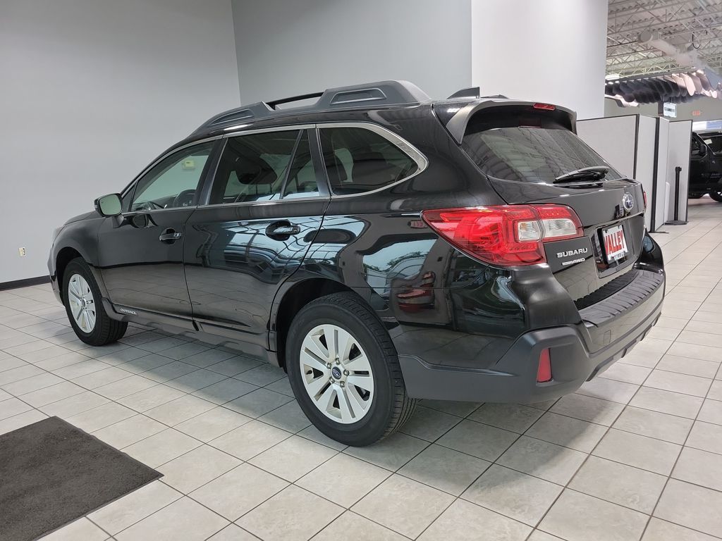 2019 Subaru Outback 2.5i Premium photo 3