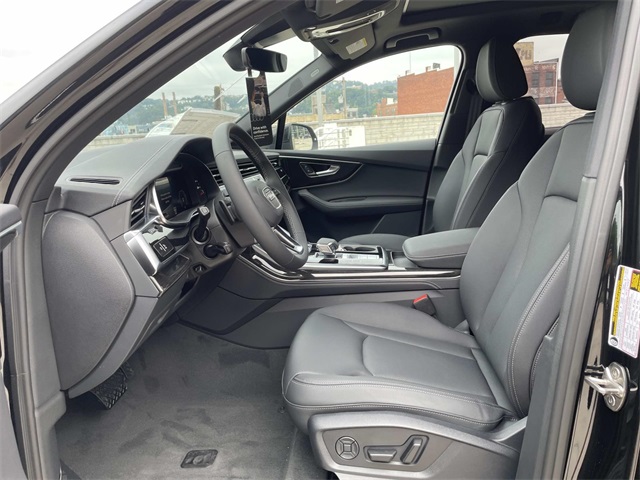 2025 Audi Q7 55 Premium Plus photo 8