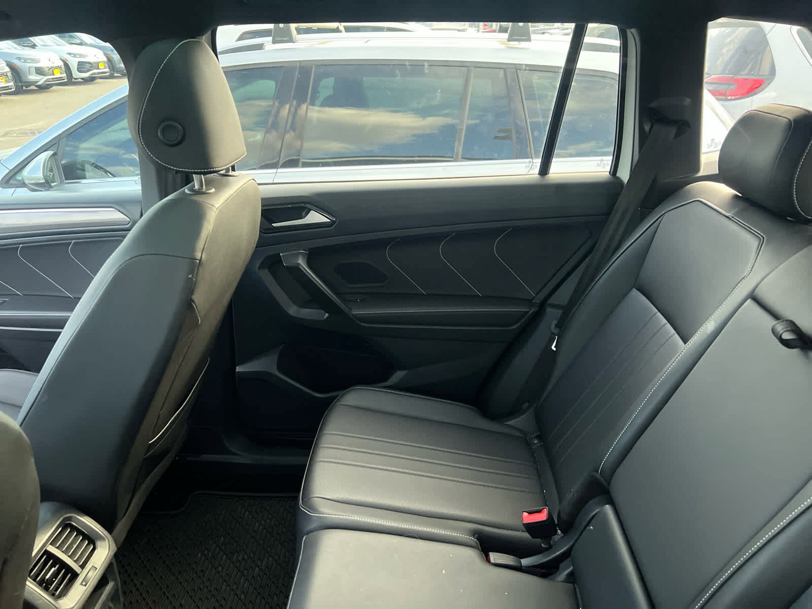 2023 Volkswagen Tiguan SE R-Line Black photo 5