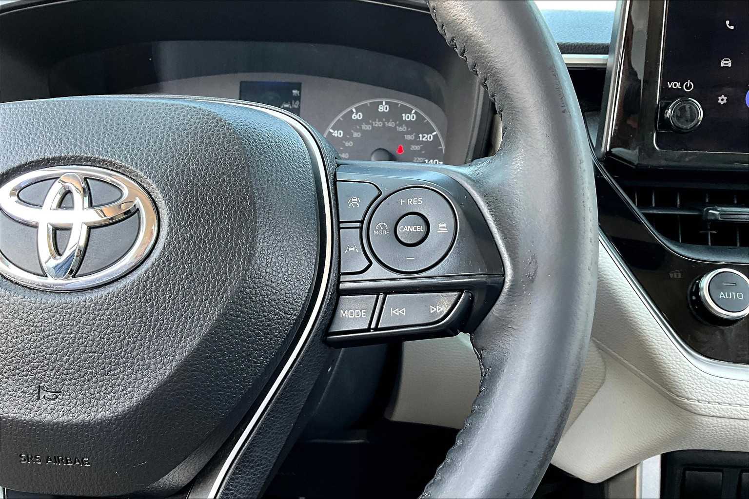 2023 Toyota Corolla Cross LE photo 23
