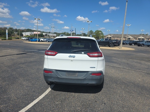 2017 Jeep Cherokee Latitude photo 2