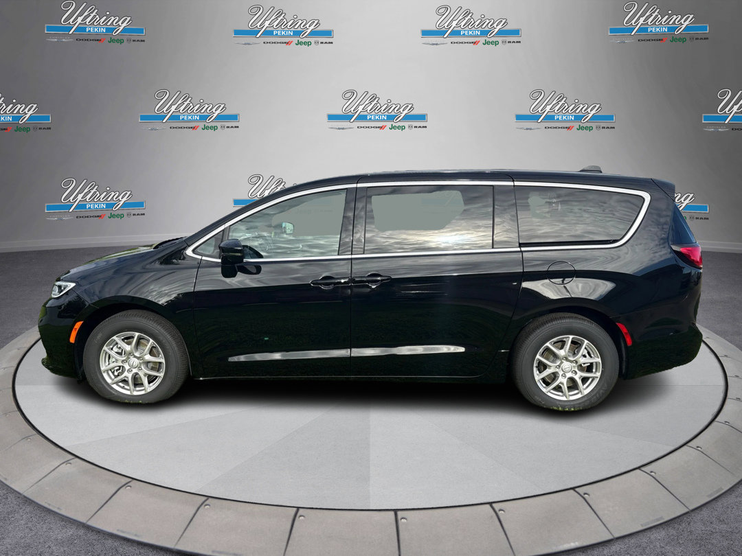 2026 Chrysler Pacifica photo 5