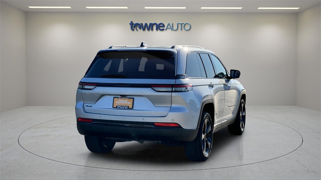 2023 Jeep Grand Cherokee Altitude photo 4