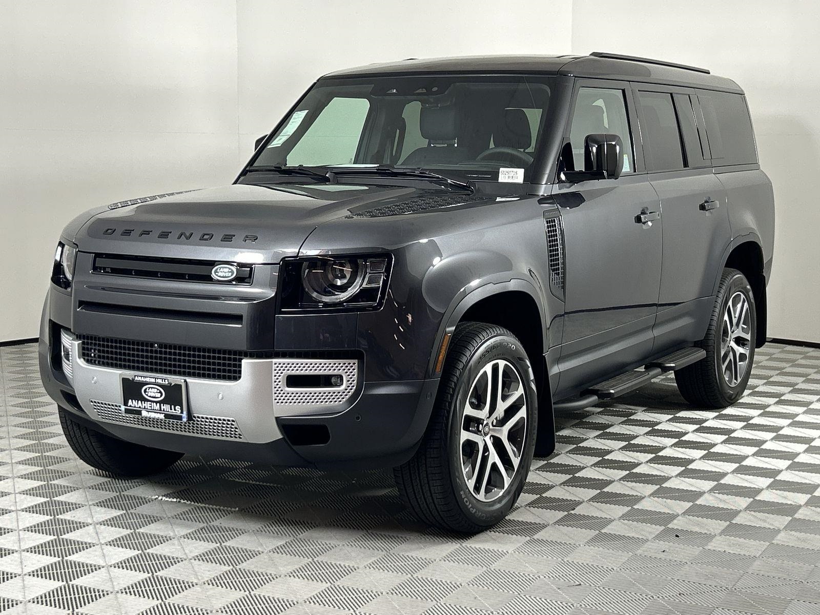 2025 Land Rover Defender S's photo