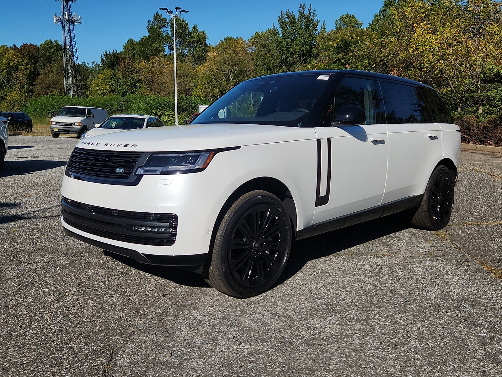 2025 Land Rover Range Rover SE's photo