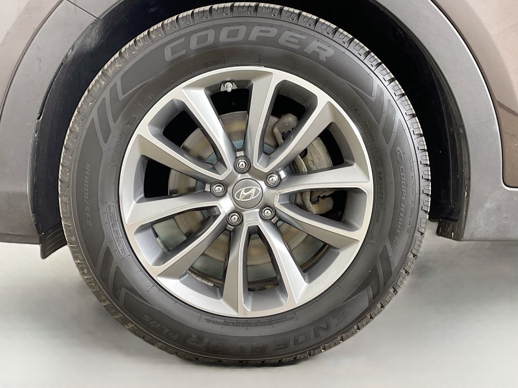 2017 Hyundai Santa Fe SE photo 28