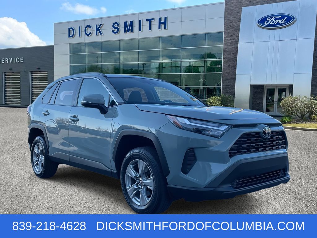 2023 Toyota RAV4 XLE's photo