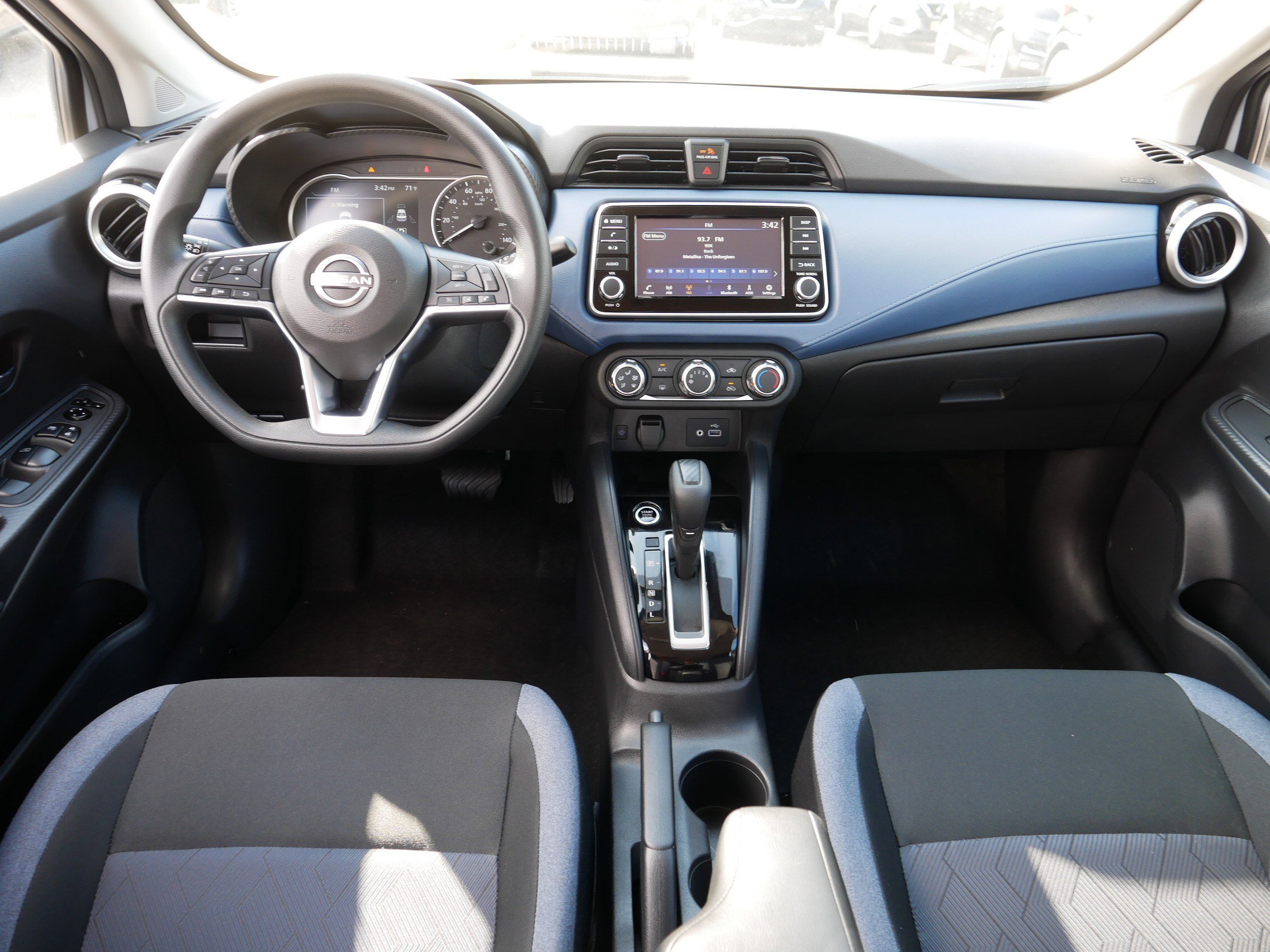 2024 Nissan Versa SV photo 10