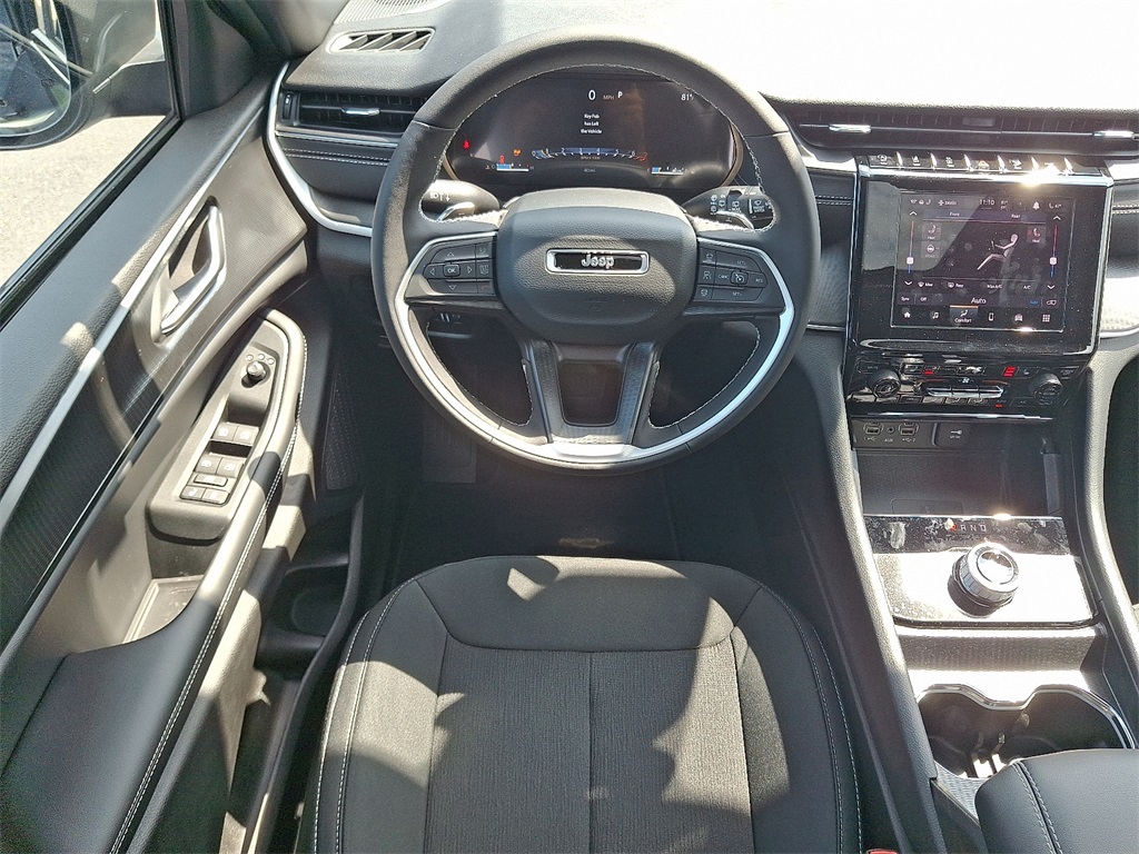 2025 Jeep Grand Cherokee Laredo X photo 10