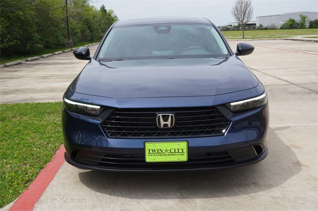 2025 Honda Accord 1.5T SE photo 2