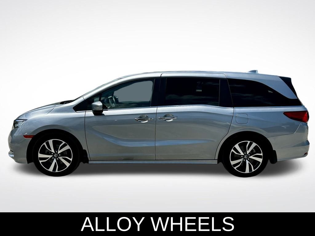 2023 Honda Odyssey Touring photo 2