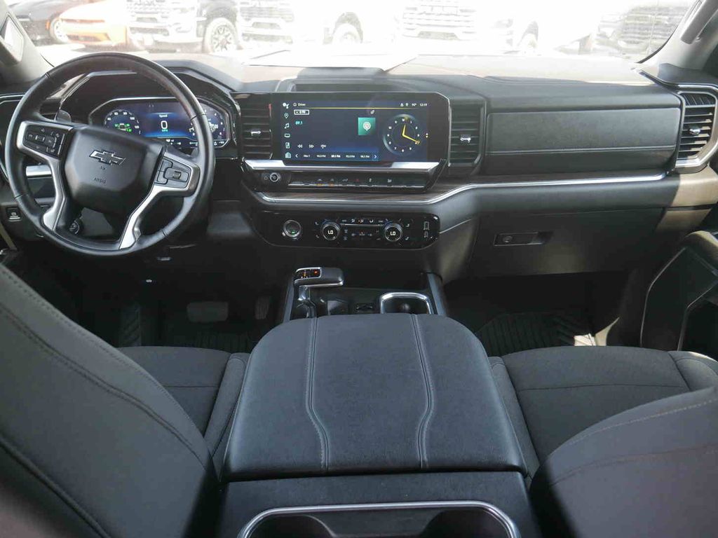 2024 Chevrolet Silverado 1500 RST photo 3