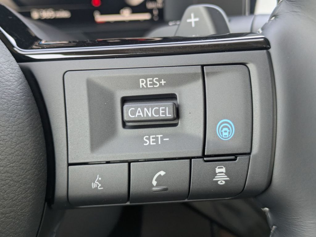 2025 Nissan Pathfinder Platinum photo 18