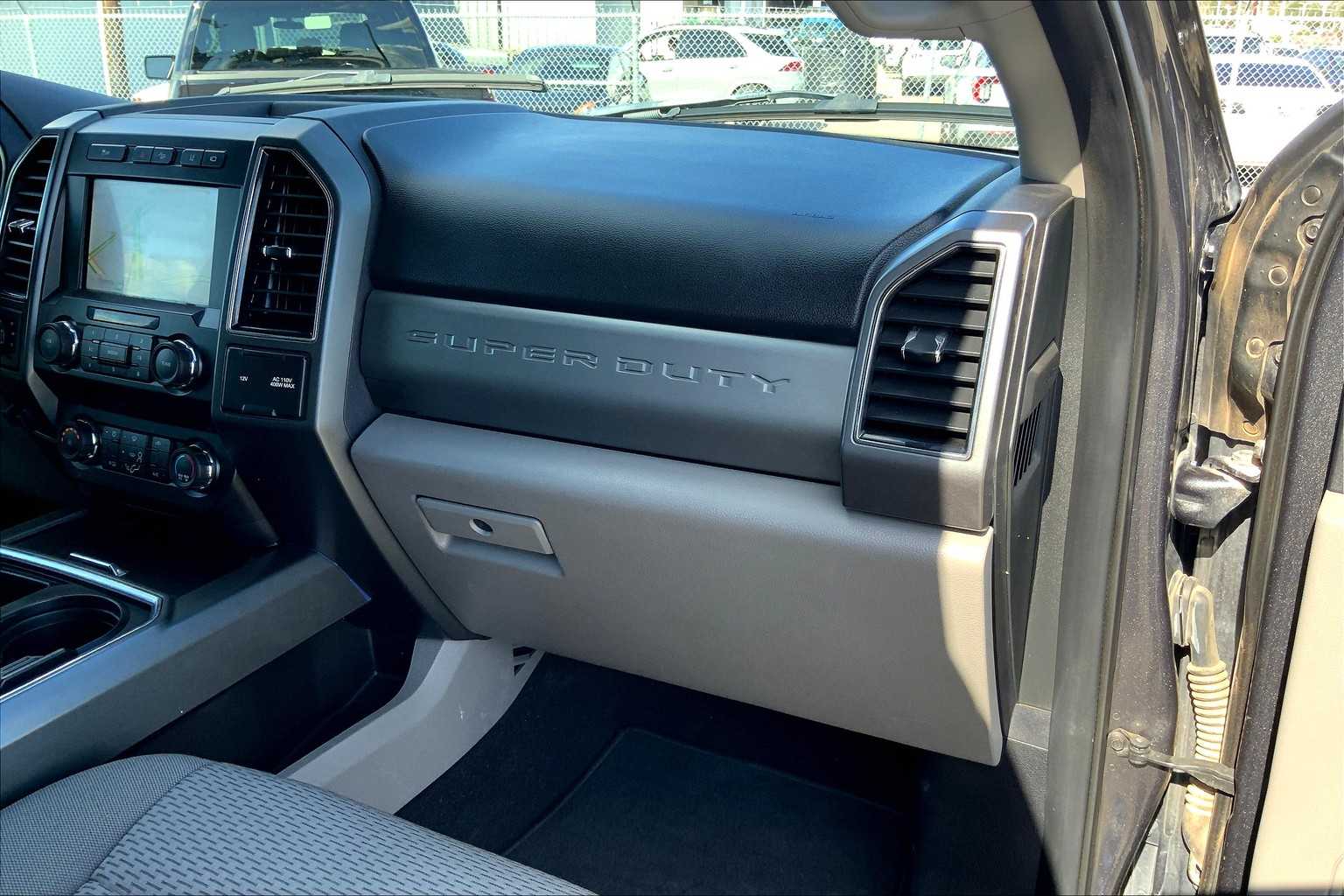 2020 Ford F-250 XLT photo 18